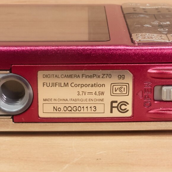 Fujifilm FinePix Z70 / 12MP Digital Camera / 5× Optical Zoom / Pink - Picture 7 of 8